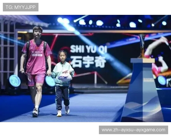 中国选手石宇奇亚锦赛登顶男单决赛战胜印度选手夺冠